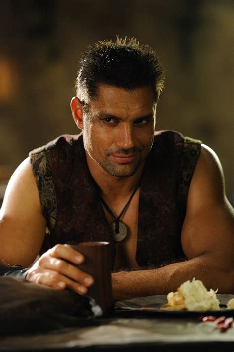 OMG, Hes Naked: Manu Bennett